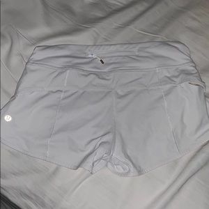 WHITE Speed up shorts *2.5” lululemon shorts.
